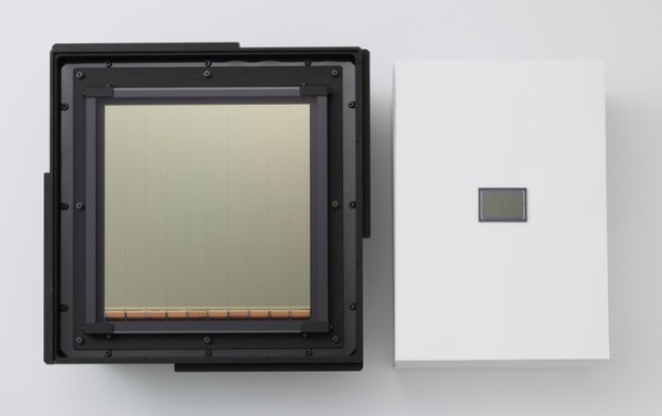 Canon announced today that it has successfully developed the world's largest*1 CMOS image sensor, with a chip size measuring 202 x 205 mm